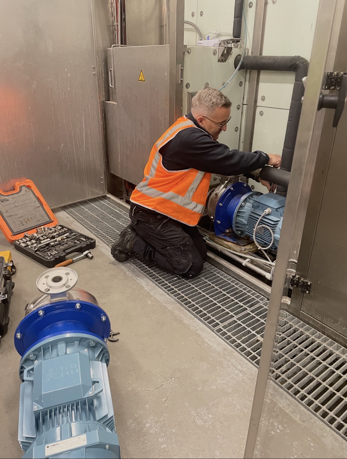 Equipment electrical servicing